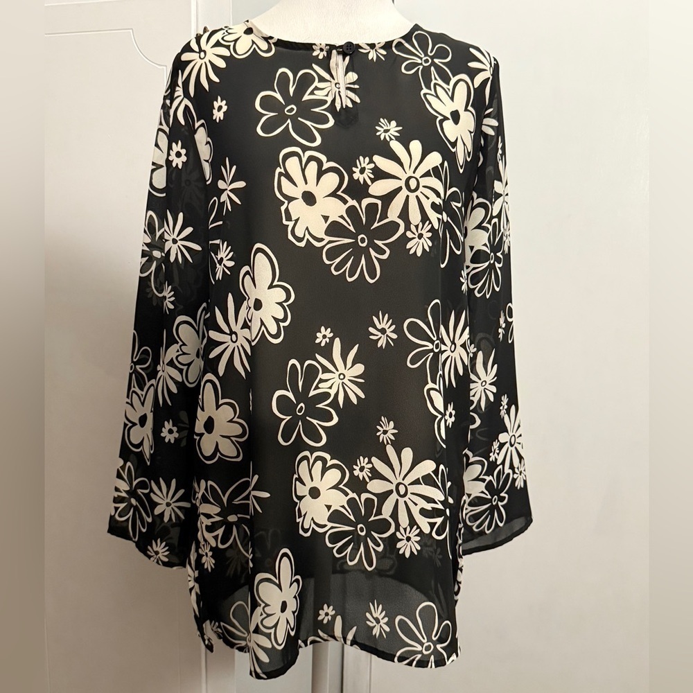 #8) Kathy Ireland floral print slightly sheer top Medium
